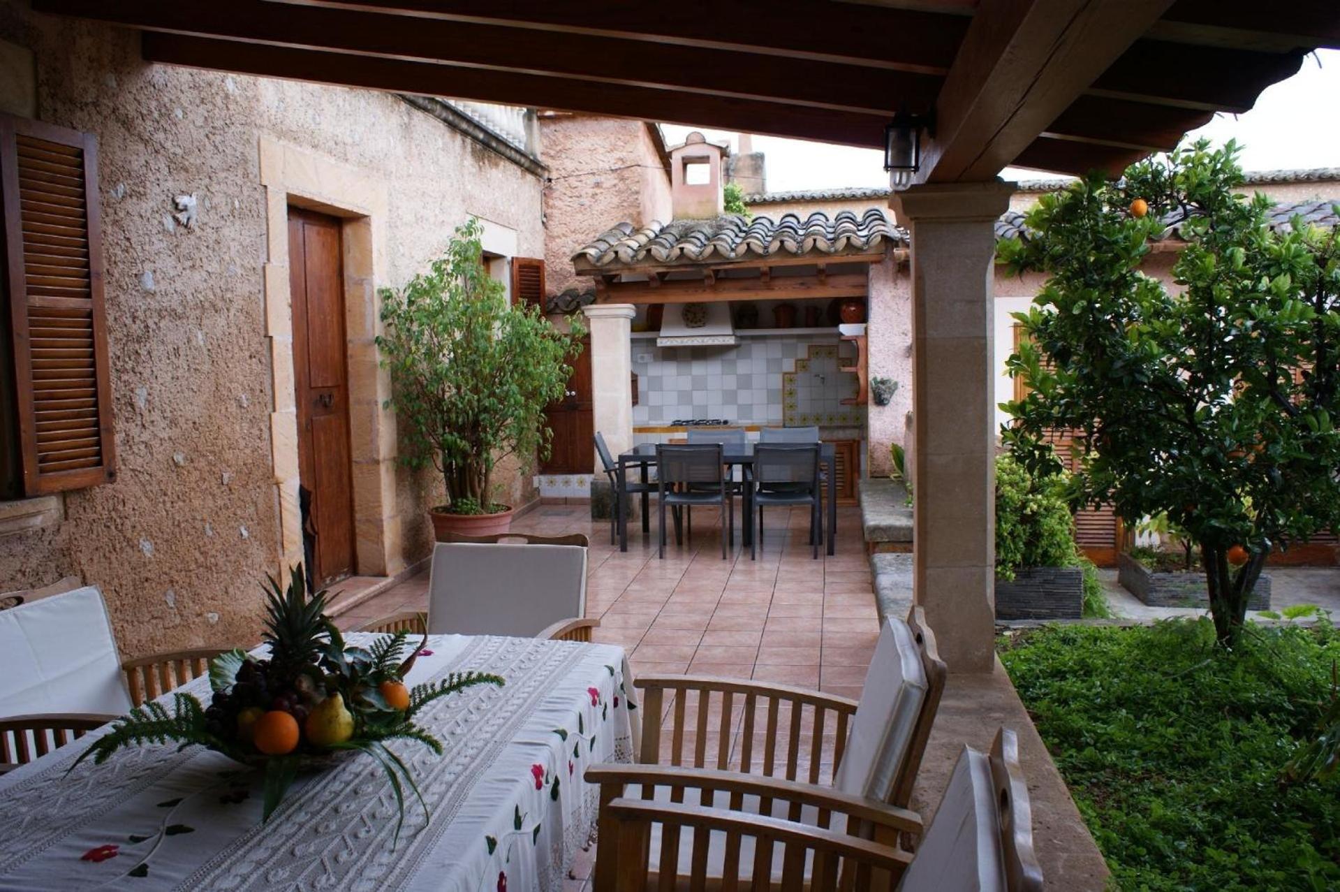 Hébergement de vacances Liebevoll Eingerichtetes Ueber Zwei Etagen Mit Einem Gemuetlichen Garten Mit Veranda Und Aussenkueche